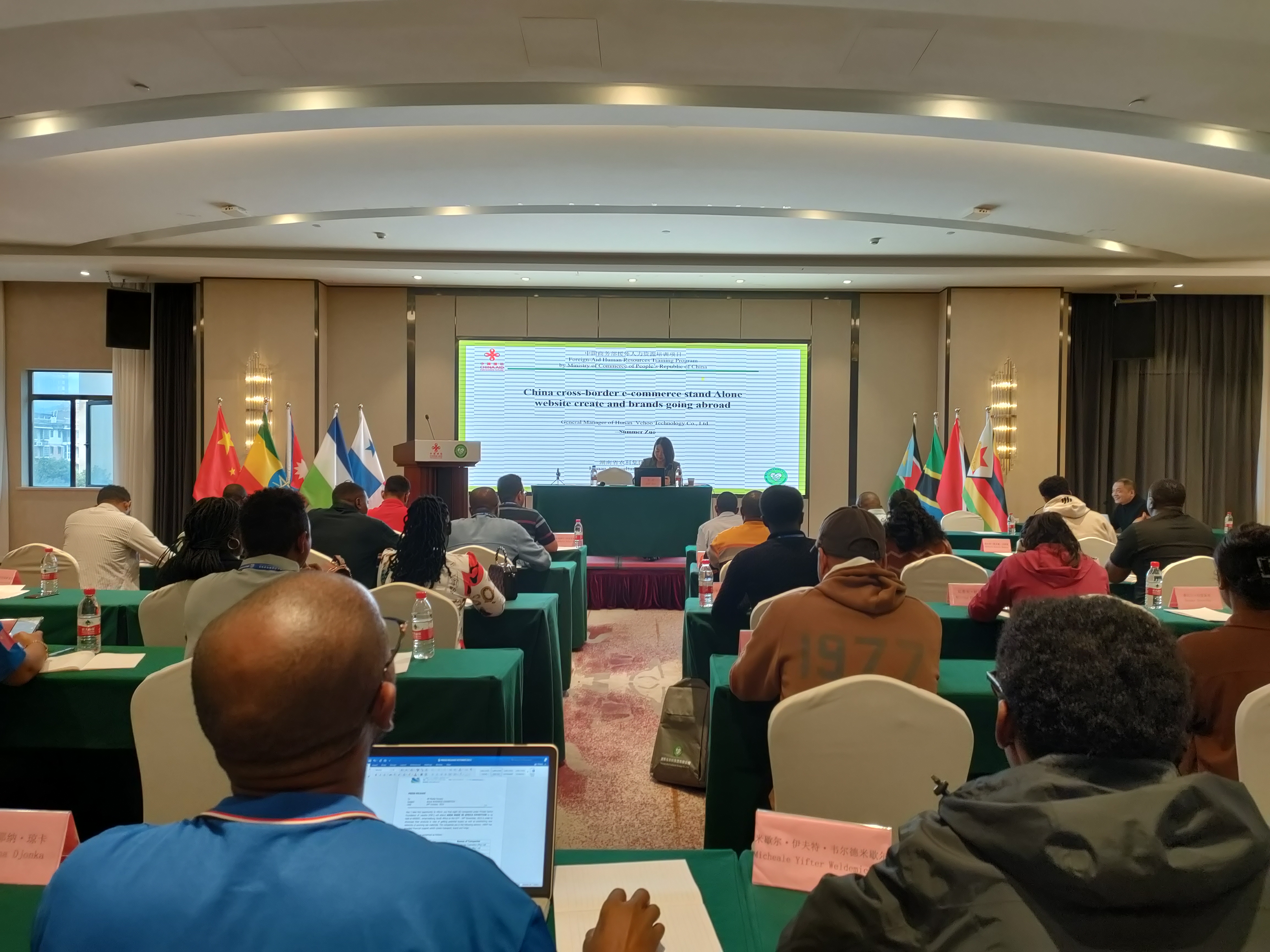 万成云商CEO左丹女士分享中国跨境电商独立站建设与品牌出海