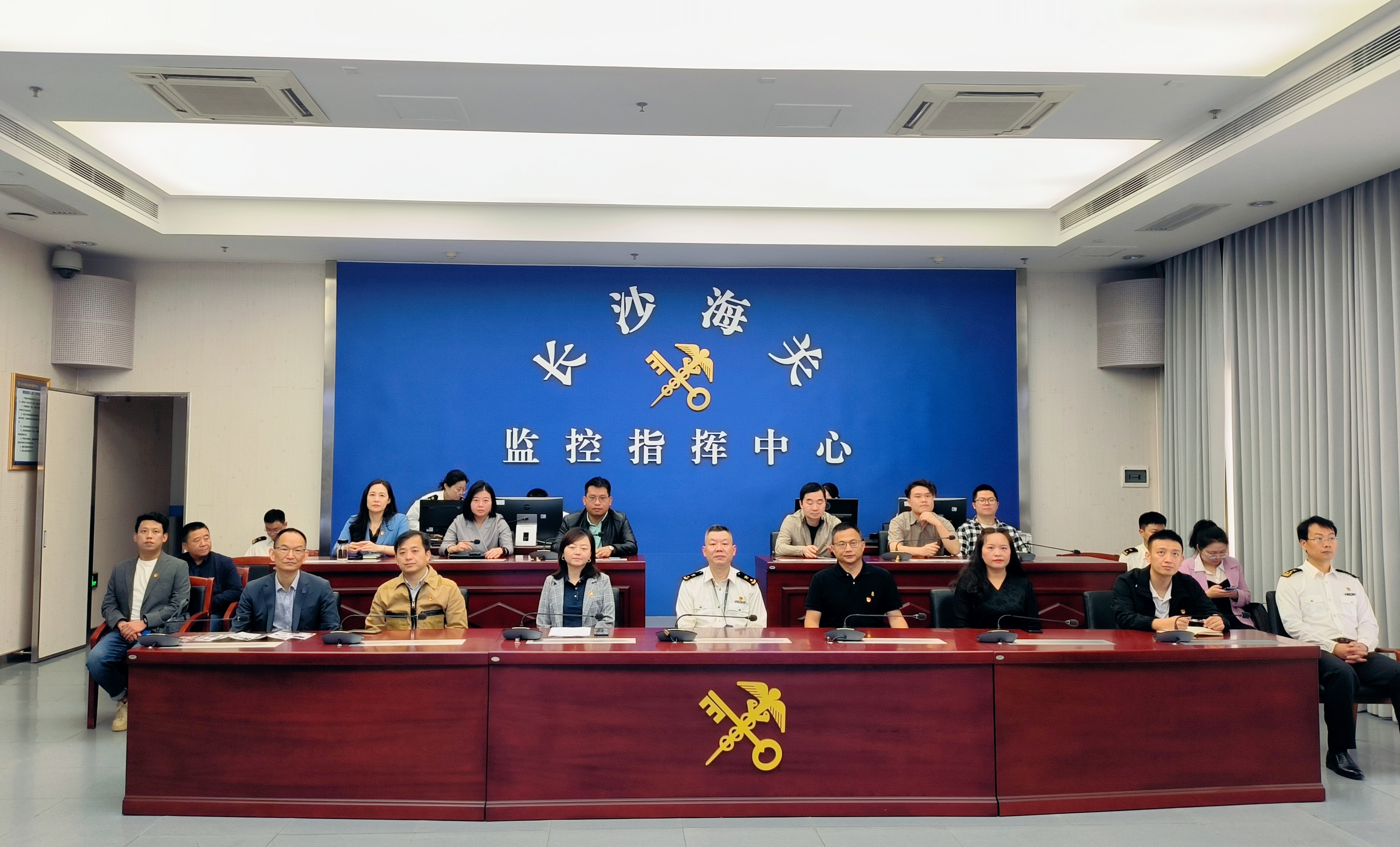 参观长沙海关二级监控指挥中心