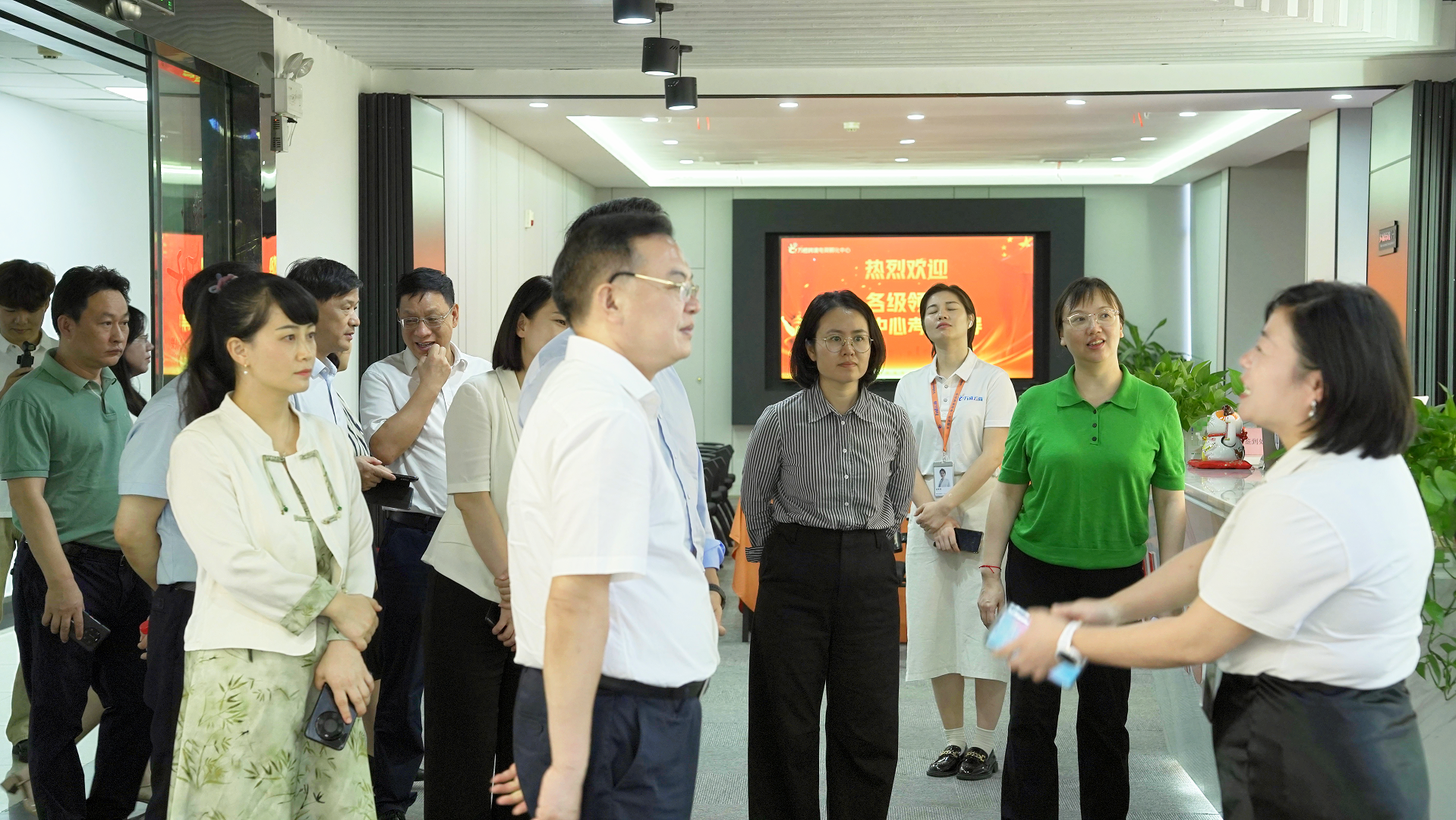 沈裕谋厅长调研孵化中心4