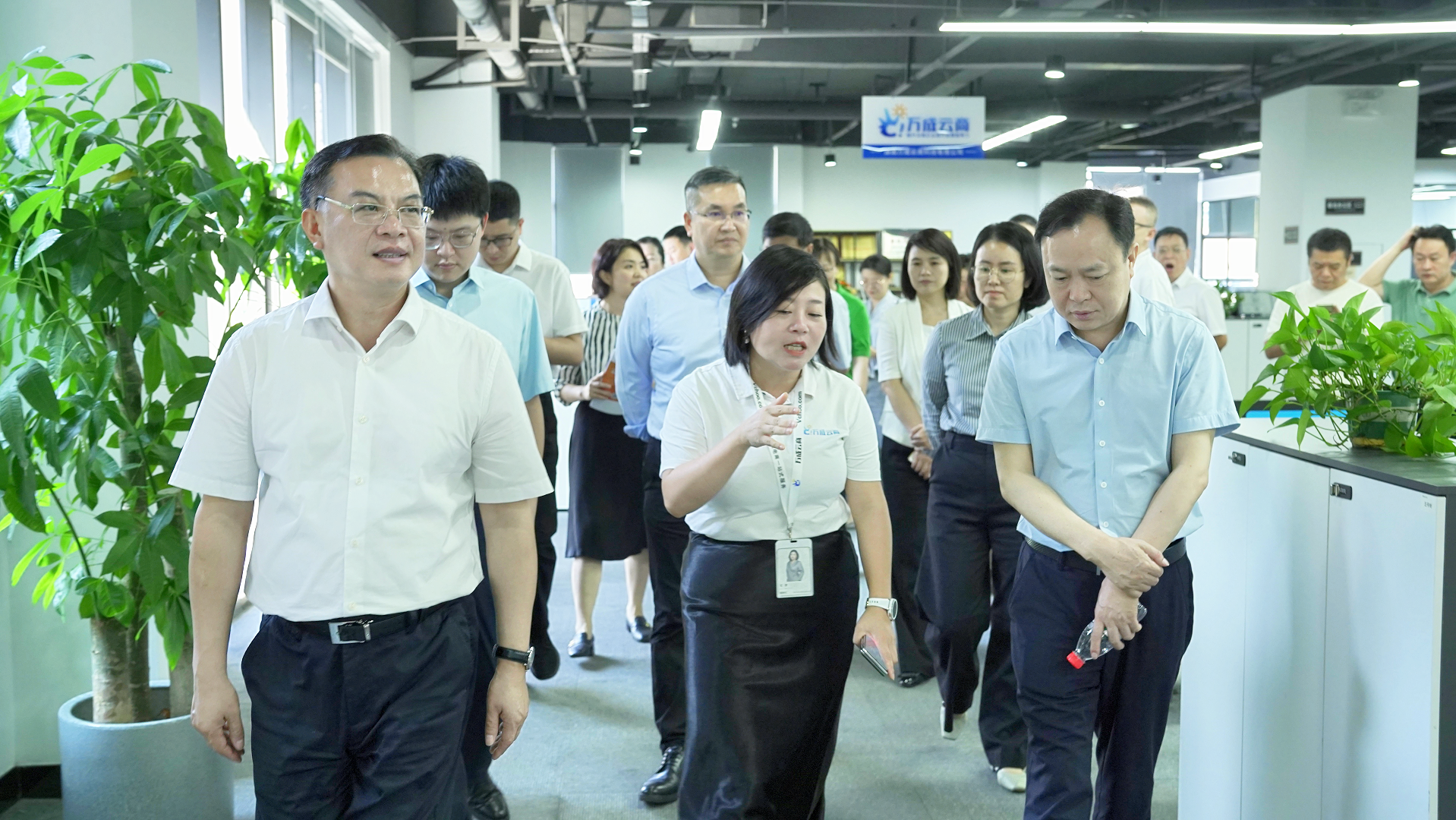 沈裕谋厅长调研孵化中心3