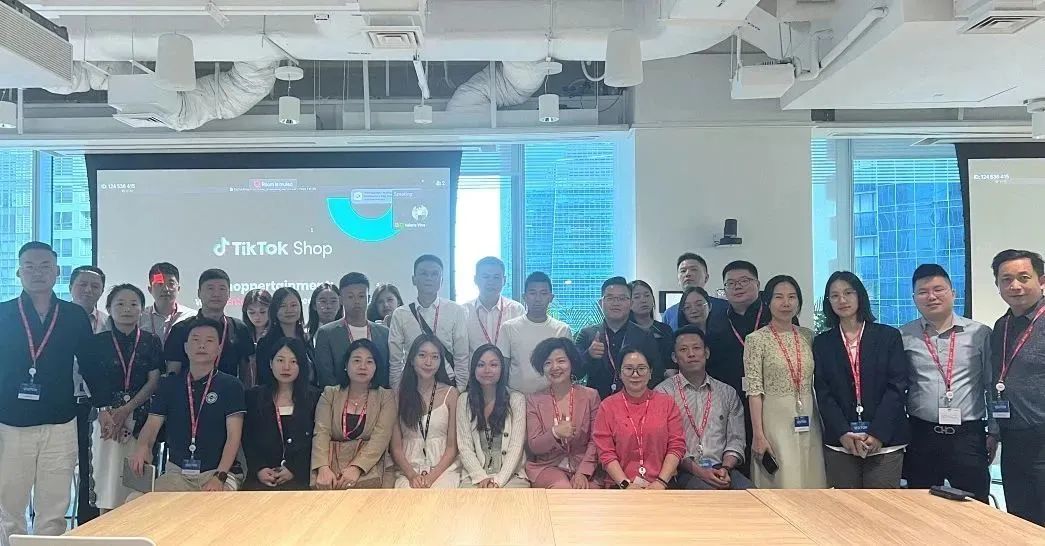 Tiktok新加坡总部合影