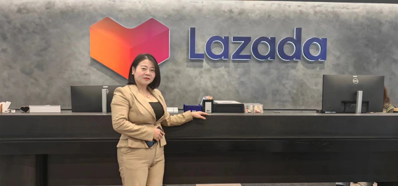 万成云商左总在Lazada新加坡总部留影