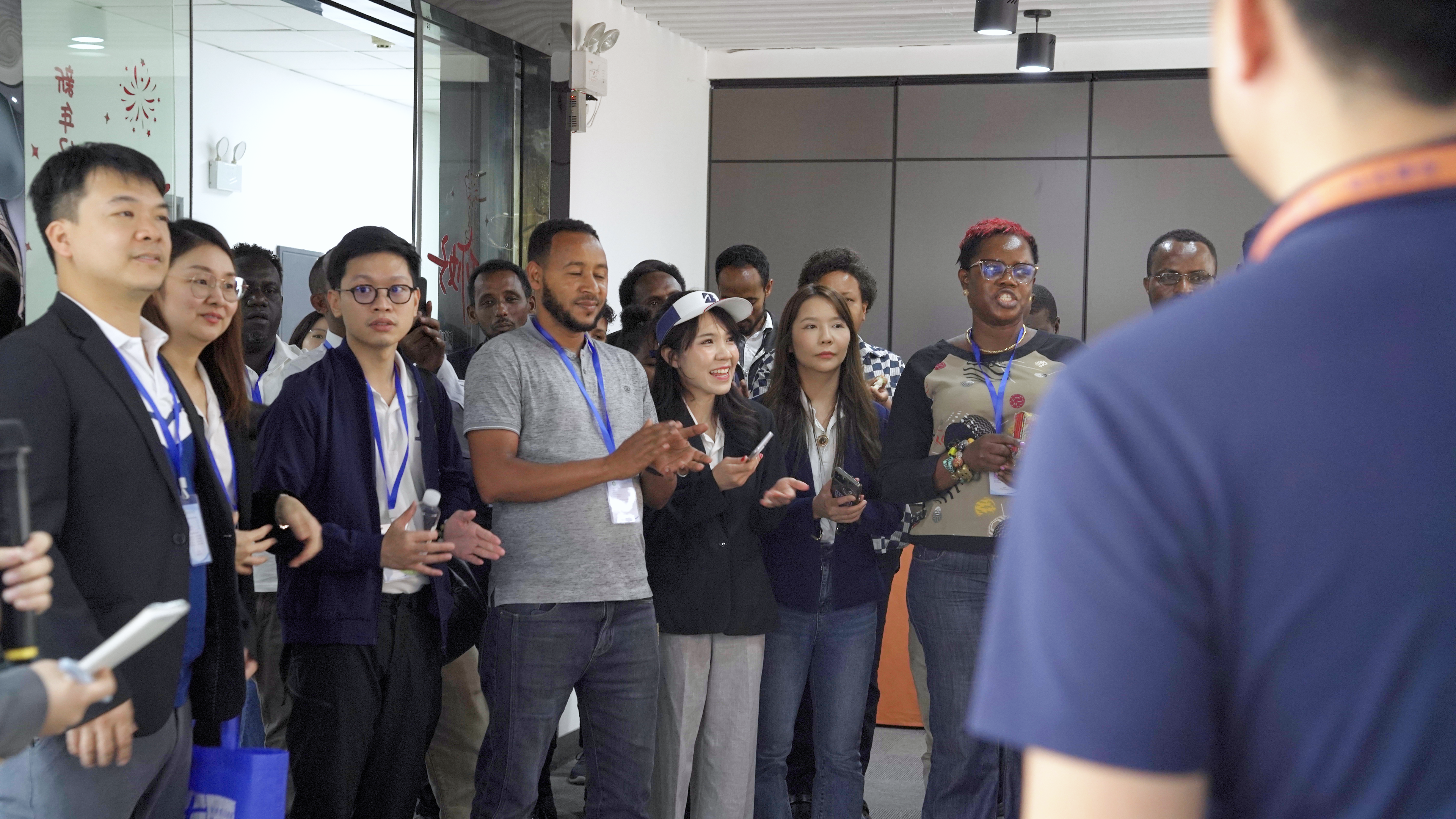 孵化中心邓主任介绍