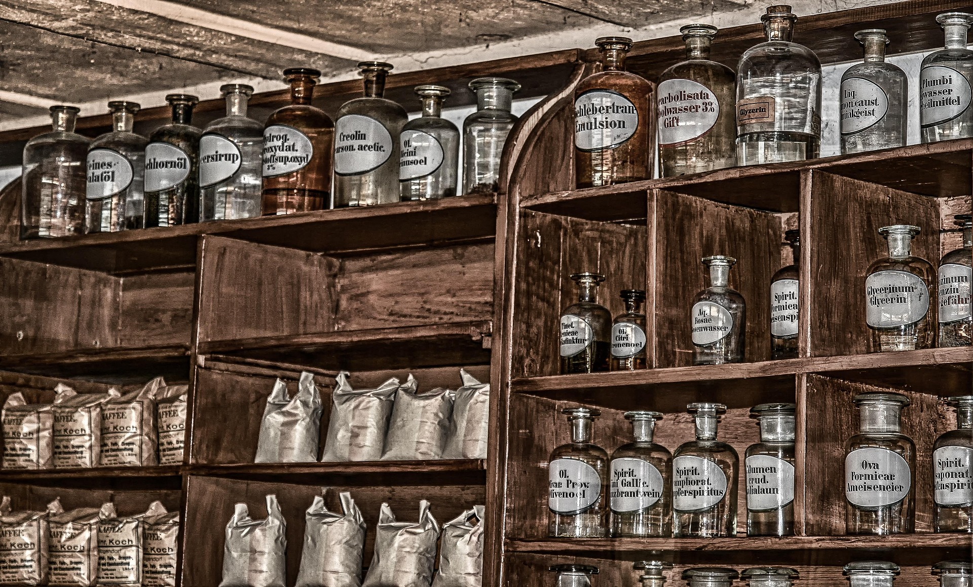 analogicus-pharmacy-3377670_1920.jpg