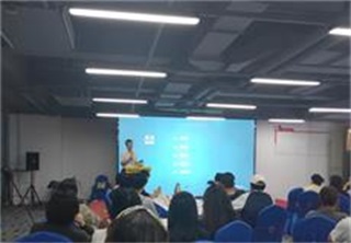 万成云商线下培训解答问题